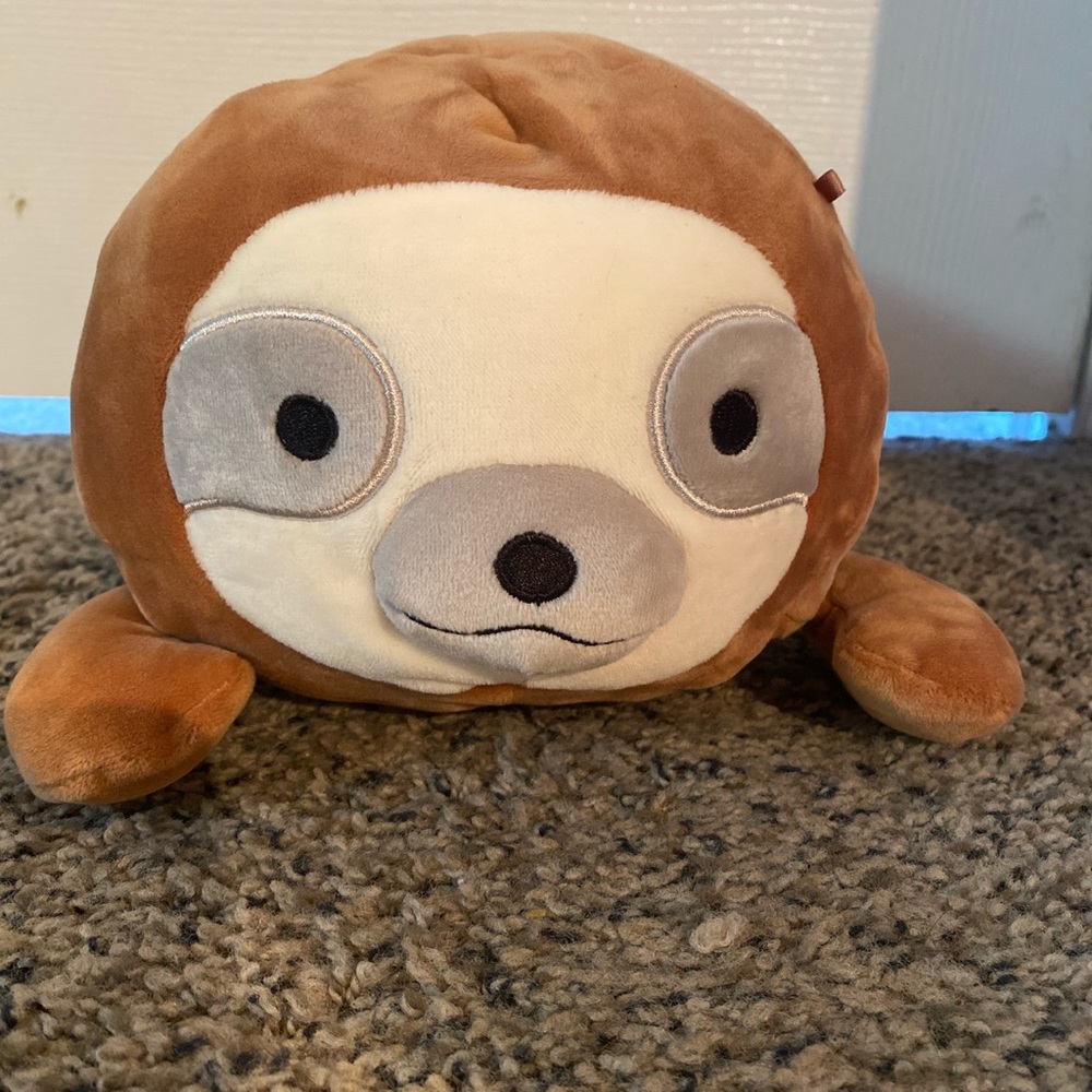 Simon the squishmallow